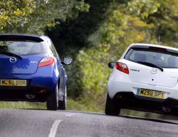 Mazda2 Sport 3-door [UK-spec] (DE) '2008–10