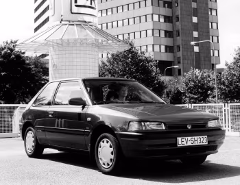 Mazda 323 GLX 3-door [Worldwide] (BG) '1992–94