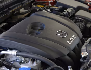 Bajo el capó 2017–19 Mazda3 Hatchback [North America] '2016–19