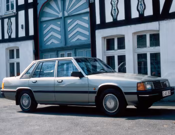Mazda 929 Saloon '1982–84