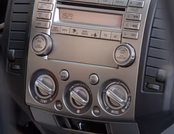 Interior Mazda BT-50 Double Cab [UK-spec] (J97M) '2008–11