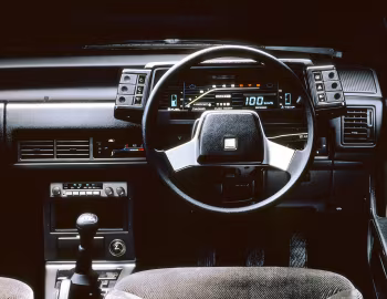 Panel frontal Mazda Capella 2000GT-X Coupé (GCEP) '1982–87