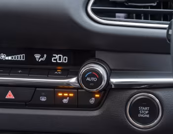 Interior Mazda CX-30 Skyactiv-G [UK-spec] '2019–pr.