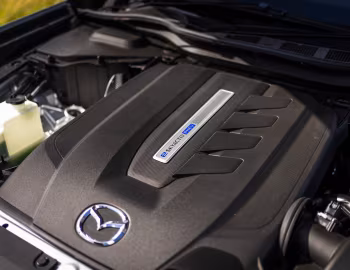 Bajo el capó Mazda CX-60 e-Skyactiv PHEV AWD Takumi [UK-spec] '2022–pr.