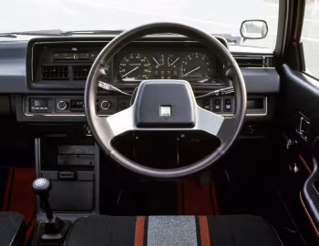 Panel frontal Mazda Familia 1500 XG-i '01.1983–01.1985