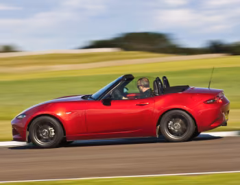 Mazda MX-5 [UK-spec] (ND) '2015–pr.