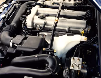 Sob o capô Mazda MX-5 "10th Anniversary" [UK-spec] (NB1) '04–06.1999