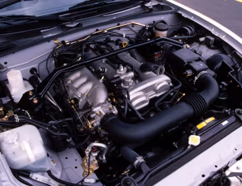 Пад капотам 2004–05 Mazda MX-5 Miata LS Appearance Package 2 [North America] (NB2) '2003–05