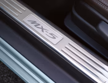 Mazda MX-5 Roadster "Niseko" [UK-spec] (NC1) '01–02.2008