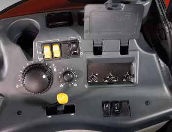 Interior McCormick MC130 '2009–14