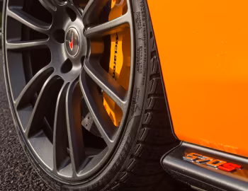 McLaren 570S Coupé [UK-spec] '2015–21