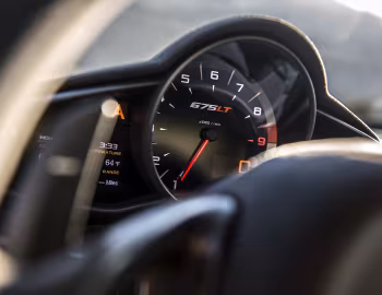 Tableau de bord 2016–17 McLaren 675LT [North America] '2015–17