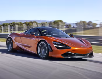 McLaren 720S Coupé [UK-spec] '2017–23