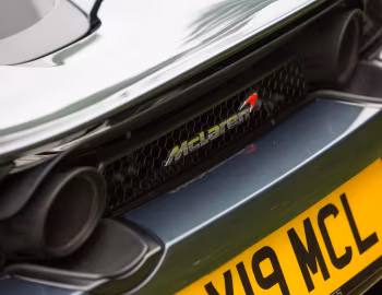McLaren 720S Coupé [UK-spec] '2017–23