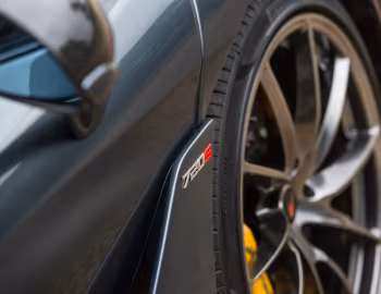 McLaren 720S Coupé [UK-spec] '2017–23