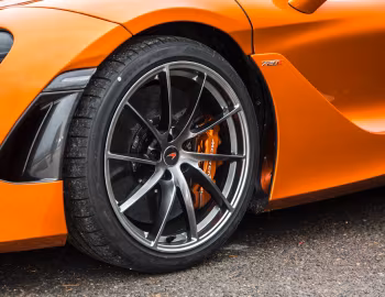 McLaren 720S Coupé [UK-spec] '2017–23