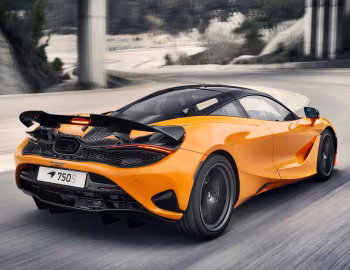 McLaren 750S Coupé [UK-spec] '2023–pr.