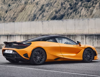 McLaren 750S Coupé [UK-spec] '2023–pr.
