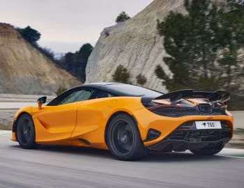 McLaren 750S Coupé [UK-spec] '2023–pr.