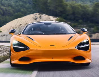 McLaren 750S Coupé [UK-spec] '2023–pr.