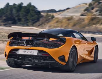 McLaren 750S Coupé [UK-spec] '2023–pr.