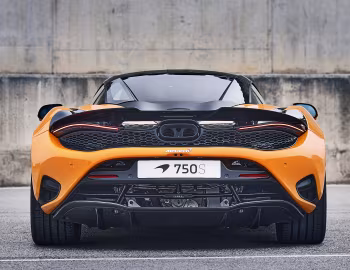 McLaren 750S Coupé [UK-spec] '2023–pr.
