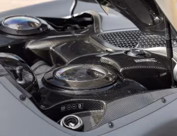 Sous la capuche McLaren Elva [Worldwide] (#001) '2022