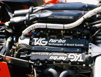 Sob o capô McLaren TAG MP4/2 '1984