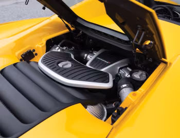 Sob o capô 2015–19 McLaren MSO 650S Spider [North America] '2014–19