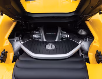 Sob o capô 2015–19 McLaren MSO 650S Spider [North America] '2014–19