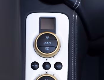 Interior McLaren MSO 650S Spider "Al Sahara 79" [Middle East] '2015