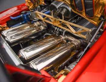 Sob o capô McLaren F1 High Downforce Package "LM-Spec" (#073) '1998