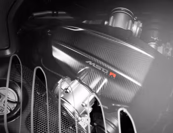 Sob o capô McLaren MSO R Coupé '10.2017