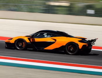 McLaren W1 [UK-spec] '2025–pr.