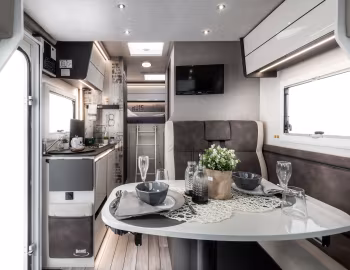 Interior 2025–pr. McLouis Mc4 Slim 331 '2024–pr.