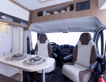 Interior 2014–pr. McLouis Menfys Van '2013–pr.