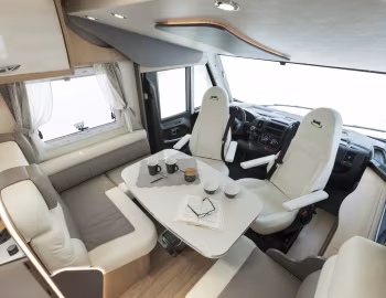 Інтэр'ер 2019–21 McLouis Nevis 379G '2018–21