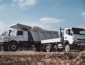 Mercedes-Benz Zetros 4043 A Meiller Hinterkipper Typ M325, Mitsubishi Fuso Canter 6C18 4×4 three-way tipper