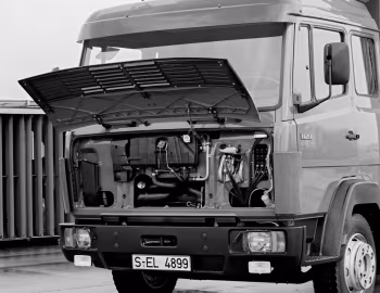 Bajo el capó Mercedes-Benz 1120 Kofferwagen (Br.677) '1983–????