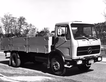 Mercedes-Benz 1619 with flatbed body [Finland] (Br.385) '1975