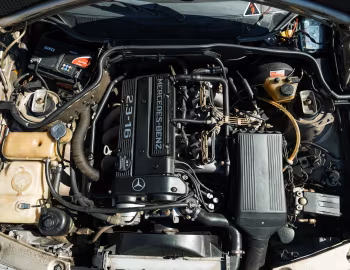 Sous la capuche Mercedes-Benz 190 E 2.3-16 Race Car (W201) '1984