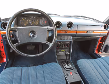 Panel frontal Mercedes-Benz 250 (W123) '1976–85