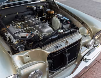 Под капотом Mercedes-Benz 250 SE Coupe (W111) '09.1965–12.1967