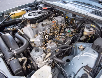 Под капотом 1982–85 Mercedes-Benz 300 D Turbodiesel (W123) '1981–85