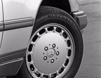 1986–92 Mercedes-Benz 300 E [North America] (W124) '04.1985–11.1992