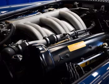 Sous la capuche Mercedes-Benz 300 SL Roadster (A198.042.10.00094) '1961