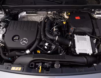 Bajo el capó Mercedes-Benz A 200 AMG Line [Latam] (W177) '2023–pr.