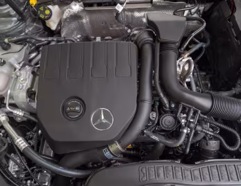Bajo el capó Mercedes-Benz A 200 Sport [UK-spec] (W177) '2018–22