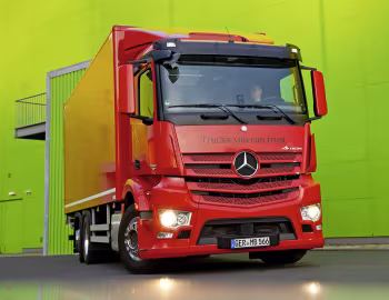 Mercedes-Benz Antos 2543 mit Junge Kofferaufbau '2014–pr.