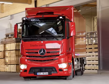 Mercedes-Benz Antos 2543 mit Junge Kofferaufbau '2014–pr.
